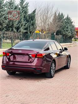 نيسان ألتيما